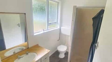 Lovely Semi-Rural Three Bedroom Home - Photo 3