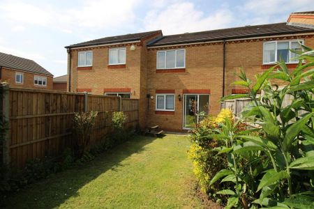 2 bedroom terraced house to rent - Photo 4