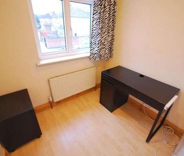 Devon Close, Perivale, Greenford, UB6 - Photo 3