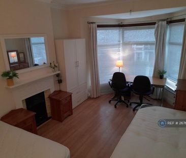 1 bedroom in a house share to rent - Photo 3