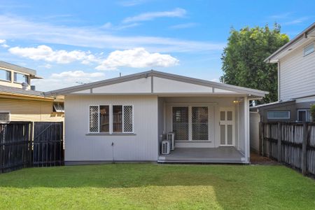 19 Mansfield St, Coorparoo QLD 4151 - House For Rent | Domain - Photo 5