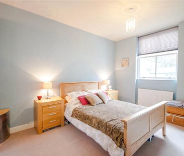 2 bedroom end of terrace house to rent - Photo 3