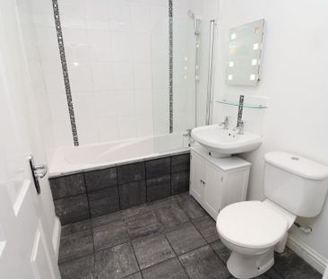 1 bedroom mews to rent - Photo 2