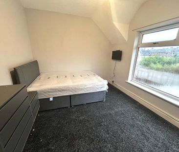 1 bedroom in a house share to rent - Photo 3