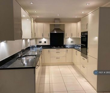 4 bedroom end of terrace house to rent - Photo 5