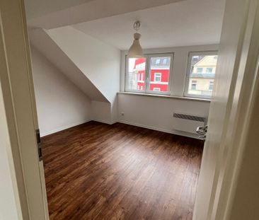 Helle Dachwohnung in Düsseldorf - Ideal für Singles oder Paare - Photo 2