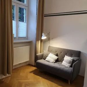 VOLLMÖBLIERTES, GEMÜTLICHES SINGLE APARTMENT PROVISIONSFREI - Photo 1