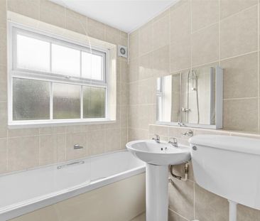 Hillary Close, Aylesbury - Photo 6