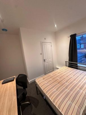 4 bedroom terraced house to rent - Photo 1