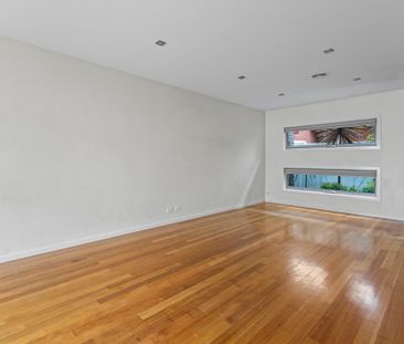 A Modern Retreat in Vibrant Coburg - Photo 4