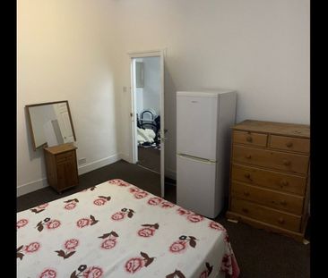Room in a Shared Flat, Fortunegate Road, NW10 - Photo 3