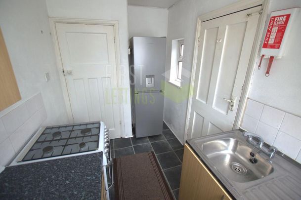 3 bedroom semi-detached house to rent - Photo 1