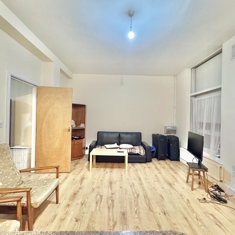 1 bedroom flat to rent - Photo 1