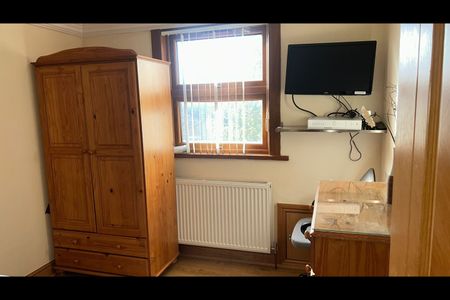 Studio Flat, Elm Road, E11 - Photo 4