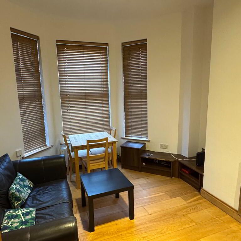 16 Stranmillis Park - Apt1, Belfast, BT9 5AU - Photo 1