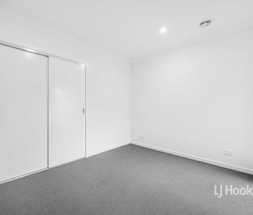 22 Trentino Grove, Fraser Rise VIC, Belconnen - Photo 1