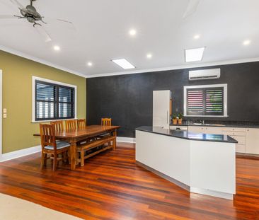 Spacious Family Home - Walk to Everything! - Photo 5