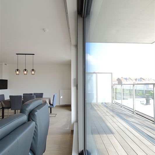 Recent appartement met ruim terras en garage te huur in Ieper. - Photo 1