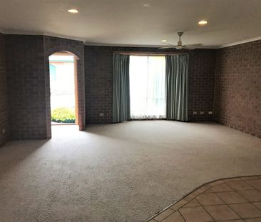 Spacious 2 Bedroom Unit - Photo 2