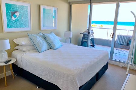 Furnished 2 Bedroom Apartment Overlooking the Pristine Sands of Glenelg Beach - Photo 3