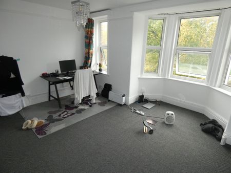 1 bed Apartment - To Let - Photo 2