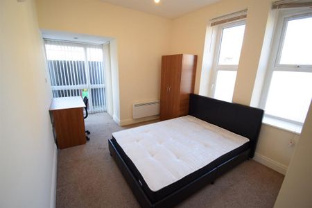 2 bedroom flat to rent - Photo 2