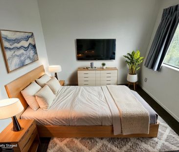 Style, Security & Comfort in One Smart Home - Photo 4