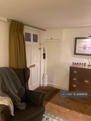 2 bedroom end of terrace house to rent - Photo 2