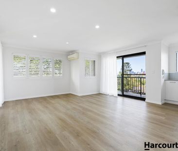 Stylishly Refreshed Unit in a Prime Toowong Location - Photo 1
