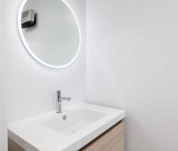 Fantastic Modern Townhouse! - Flexible Dates Available! - Photo 4