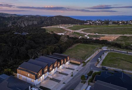 Brand New 3 Bedroom Townhouse in Orewa! - Photo 5