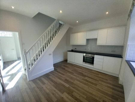 2 bedroom terraced house to rent - Photo 3