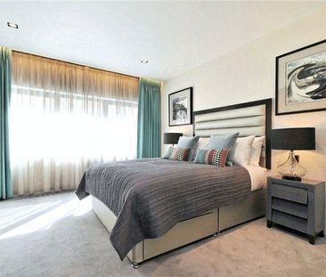 3 bedroom flat in St.James's - Photo 1