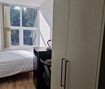 HOUSE SHARE - Brand new luxurious single en-suite rooms  - Photo 1