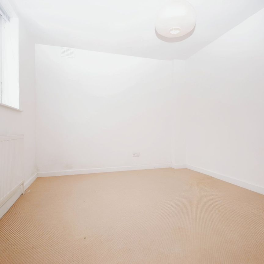 Flat to rent - St Marys Road, London, SE15 - Photo 1