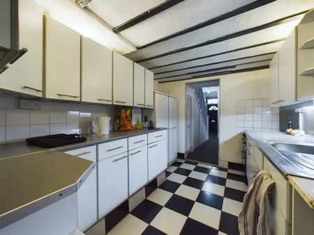 Room in a Shared House, High Street Colliers Wood, SW19 - Photo 4