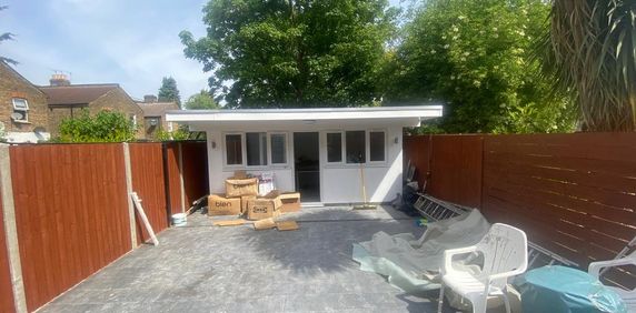 Studio to rent - Photo 2