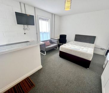 Studio to rent - Photo 2