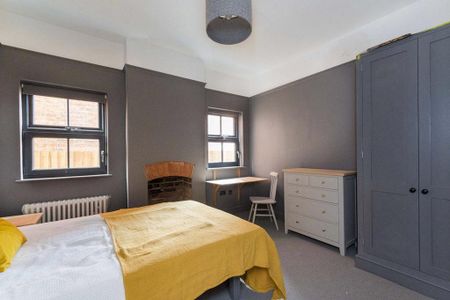 6 bedroom semi-detached house to rent - Photo 4