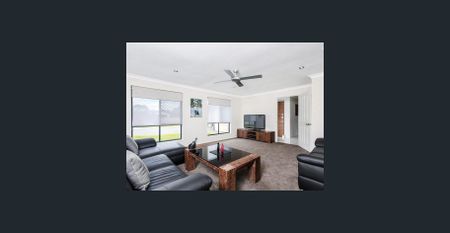 Spacious Family Home with Pool & Granny Flat in Prime Helensvale Location - Photo 2