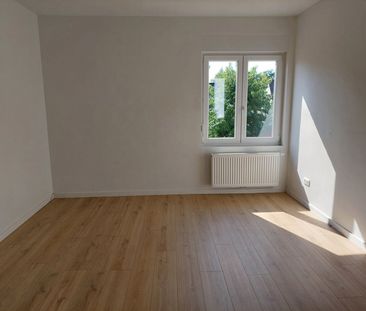 Ruime gezinswoning met 3 slaapkamers en aangename tuin - Photo 3