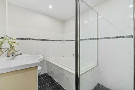 Ground Level 1 Bedroom Apartment, Furnished in Prime Location!!! - Photo 4