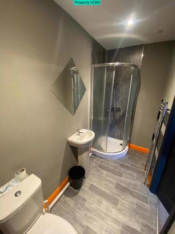 1 bedroom in a house share to rent - Photo 4