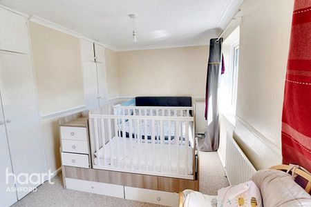 3 bedroom end of terrace house to rent - Photo 3