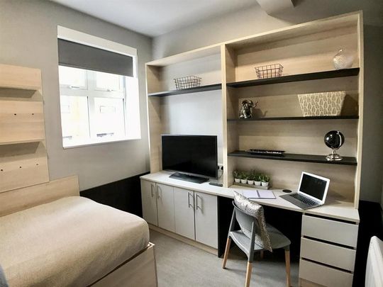 1 bedroom in a flat share to rent - Photo 1