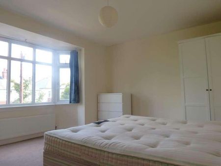 Bedroom Semi Detached House In Winton, BH3 - Photo 4