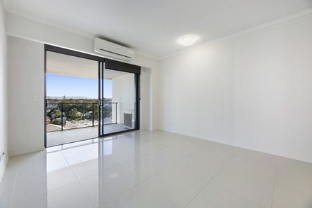 28/171 Scarborough Street, Southport QLD 4215 - Apartment For Rent - $700 | Domain - Photo 3