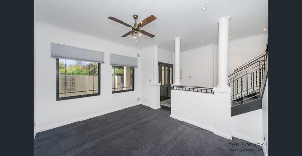 Beautifully Presented Townhouse with City Views – Prime Inner-City Living! - Photo 1