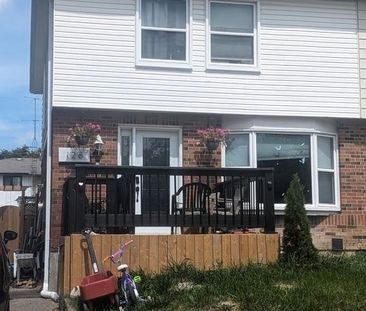 For Lease - 128 Hansen Road, Brampton, Ontario - Photo 4