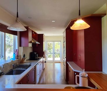 Charming 3BR Home - Paraparaumu Beach! - Photo 2